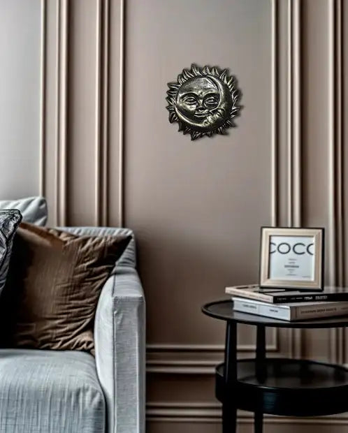 Eclipse in aluminum in the room